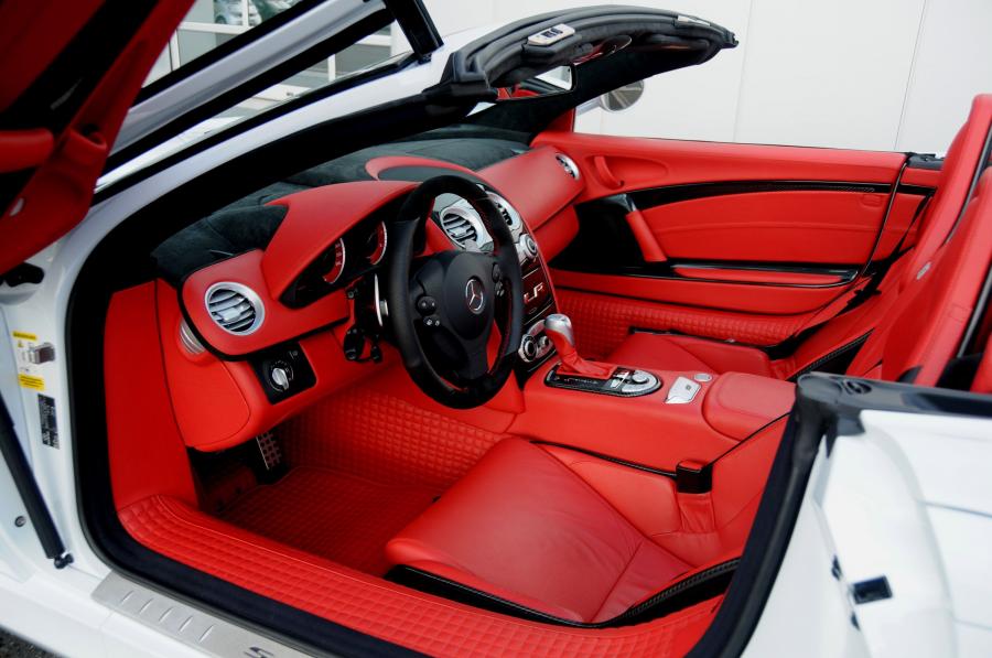 Интерьер Mercedes-Benz SLR McLaren Roadster by Brabus (R199) 2008 года  (фото 27 из 61)
